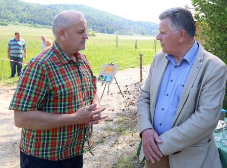 OTVORITEV IN PREDAJA ČEBELJNJAKA 06 FOTO LJUBO VUKELIČ